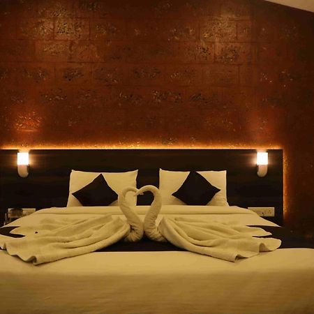 Hotel On The Rocks Mahābaleshwar Екстериор снимка